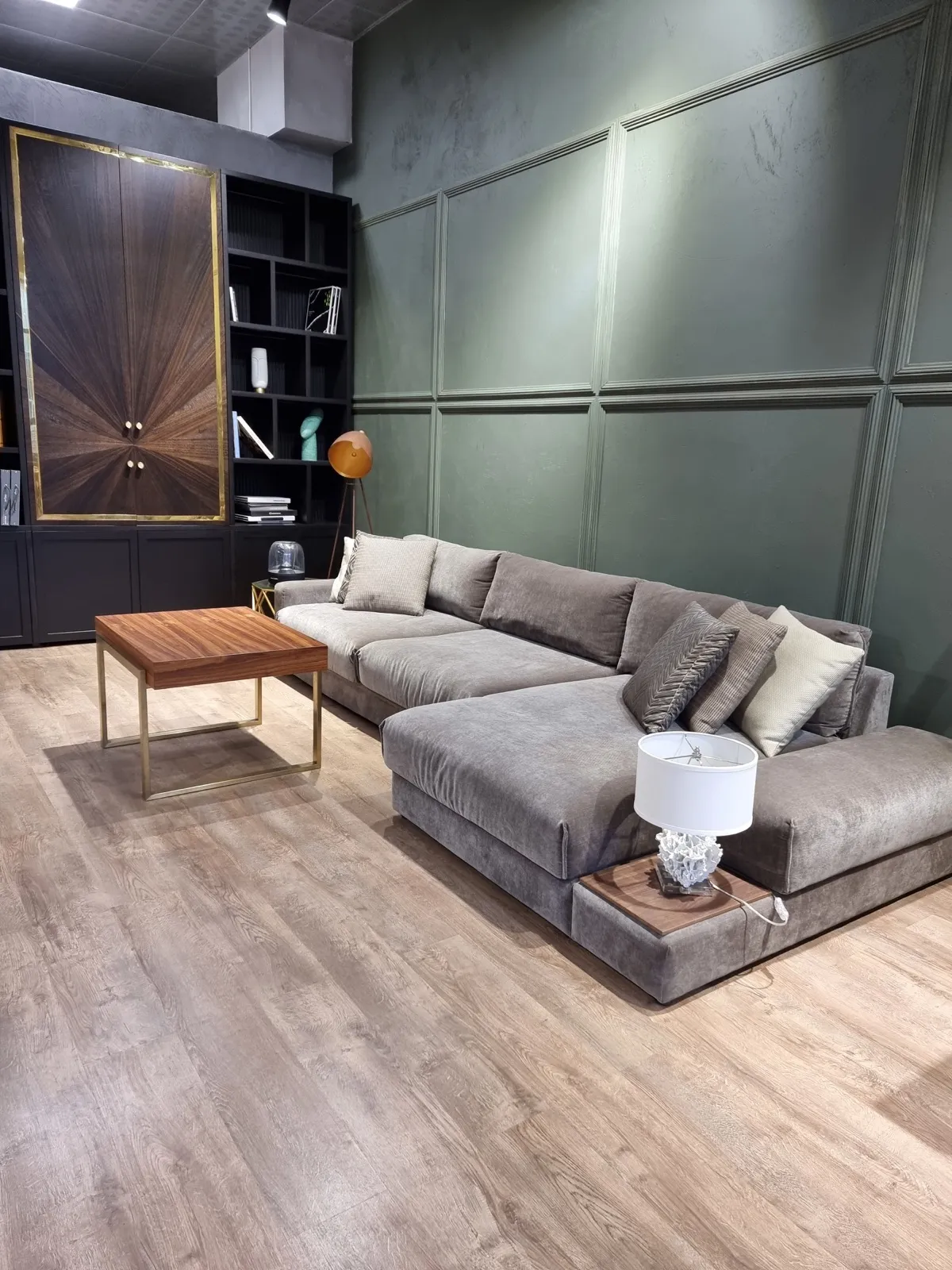 Интерьер шоурума ICON Designe в центре ARTPLAY